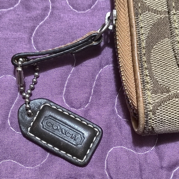 Coach Signature Small Zip Around Wallet - Picture 4 of 12